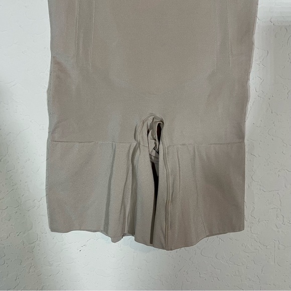 Spanx OnCore High-Waisted Mid-Thigh Short Soft Nude Size Small Style SS1915 - Picture 7 of 12